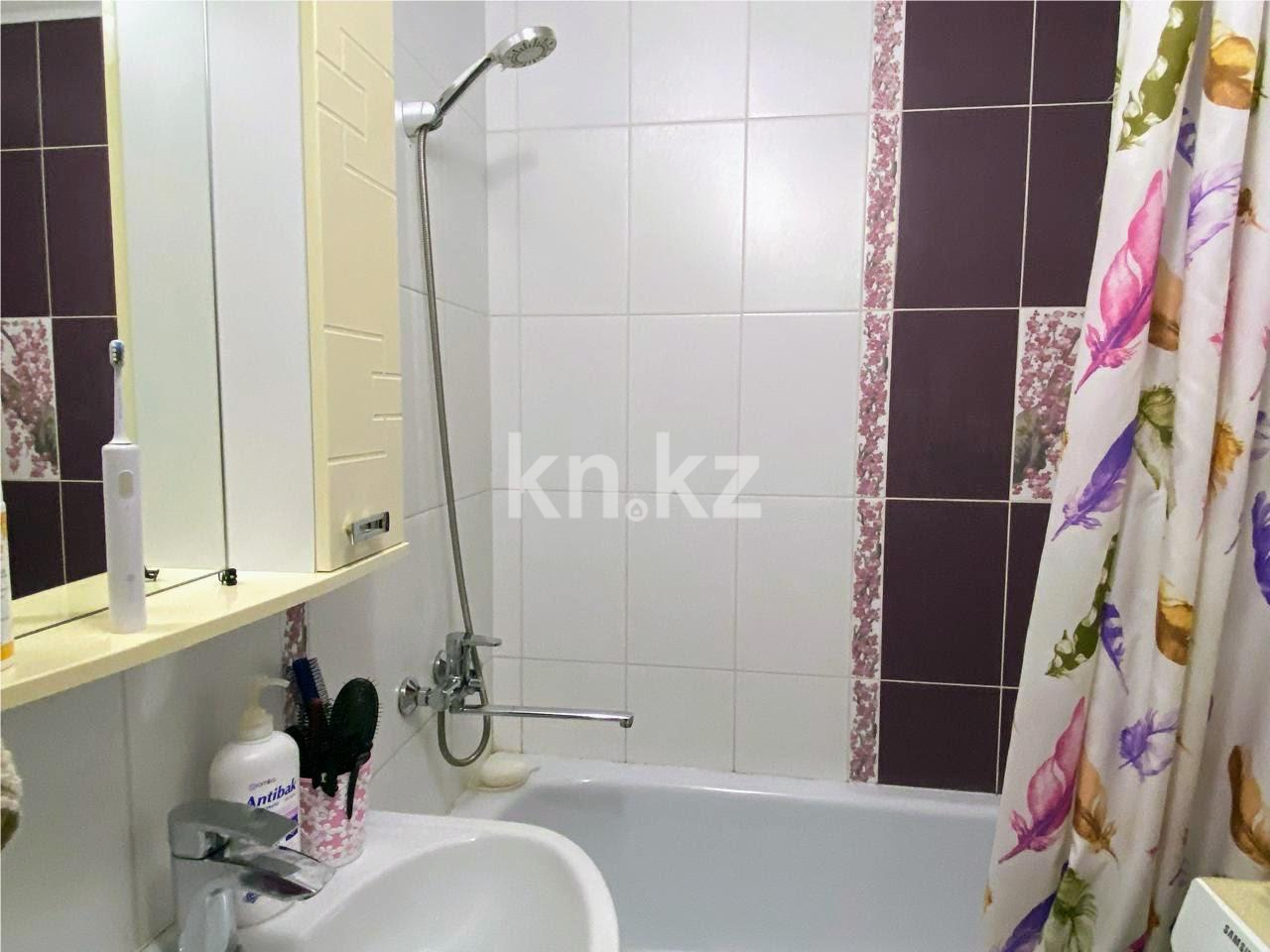 Продажа 4-комнатной квартиры, 75 м², мкр-н 19 - Продажа  четырехкомнатных квартир в Караганде фото 9 из 11