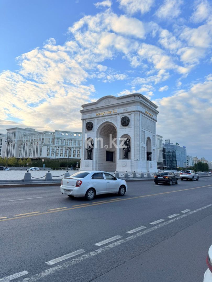 Продажа 4-комнатной квартиры, 136 м², пр. Мангилик Ел, дом  40 - Продажа  четырехкомнатных квартир в Астане фото 1 из 25