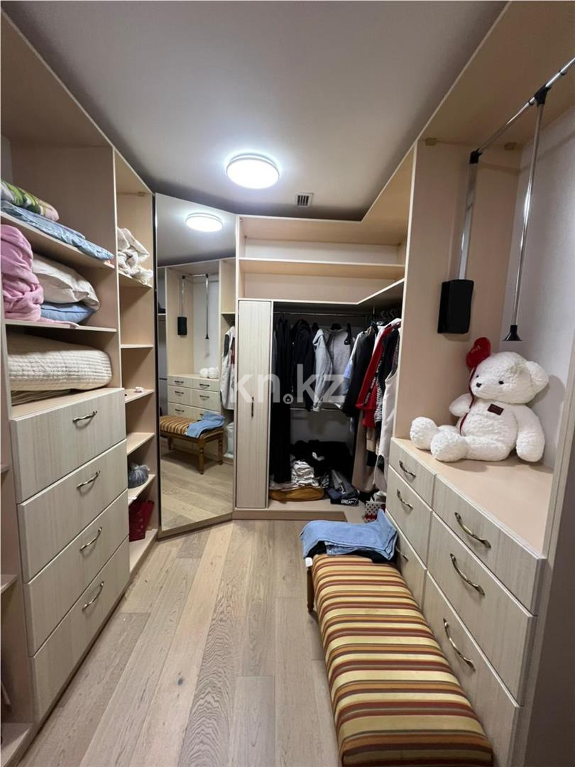 Продажа 4-комнатной квартиры, 188 м², ул. Аманжолова - Продажа  четырехкомнатных квартир в Караганде фото 16 из 28