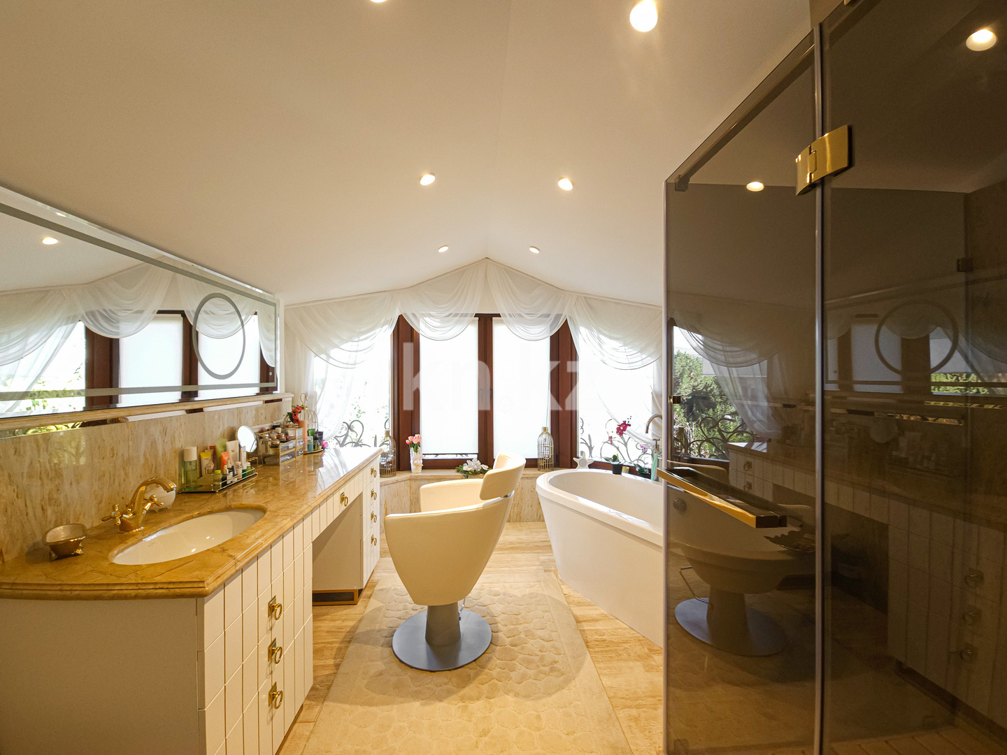 Аренда 6-комнатного дома, 540 м² - Аренда недвижимости в Алматы фото 23 из 40