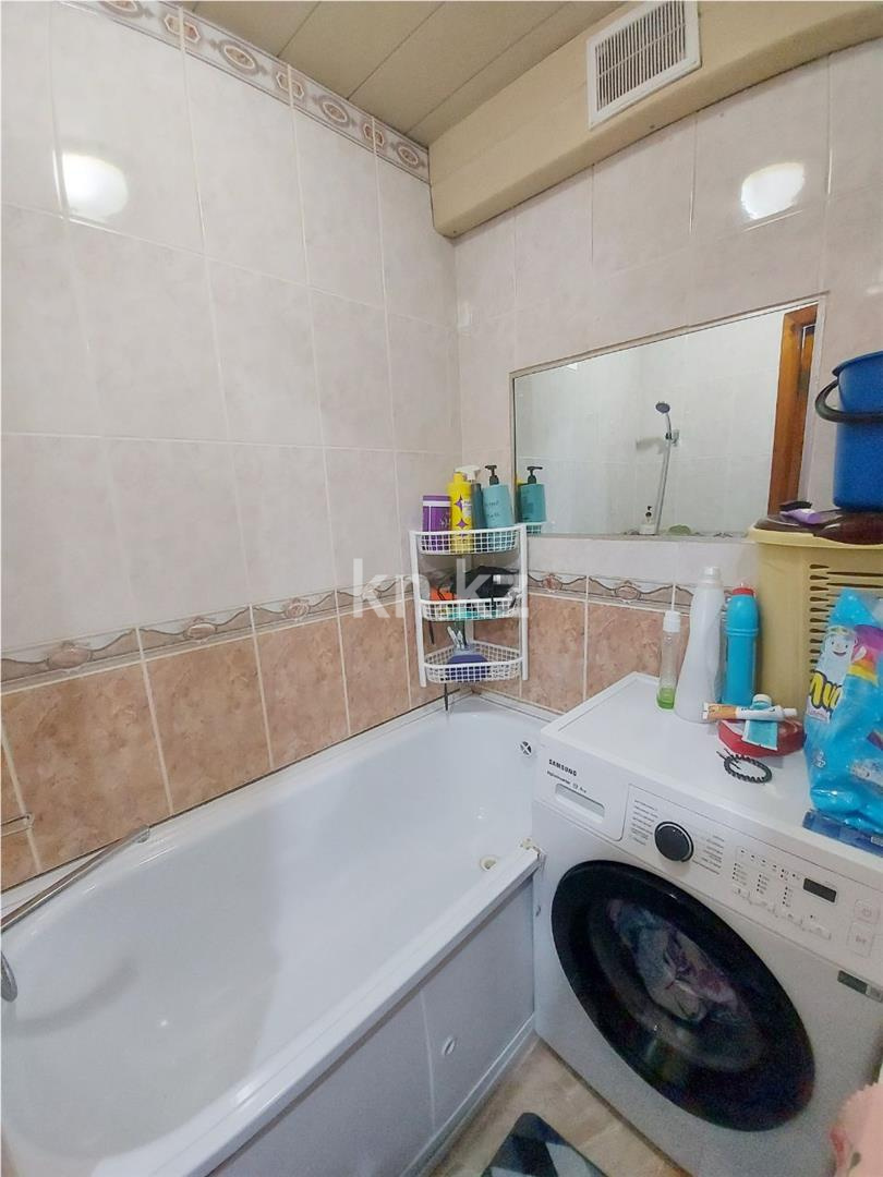 Продажа 2-комнатной квартиры, 54 м², 15 мкр., дом  37 в Караганде - фото 9