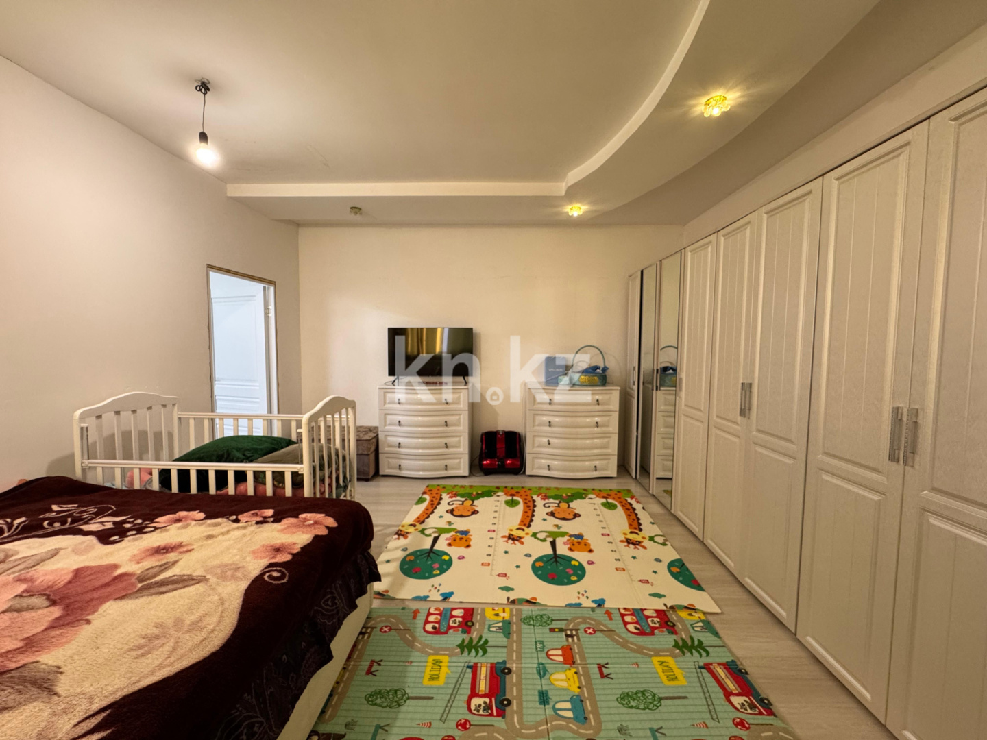 Продажа 6-комнатного дома, 343 м², ул. Карибжанова - Продажа домов, коттеджей в Караганде фото 8 из 36