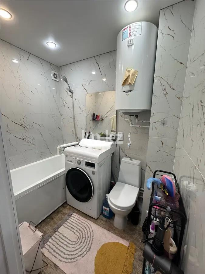 Продажа 3-комнатной квартиры, 62 м², 1 кв-л, дом  8 в Караганде - фото 5