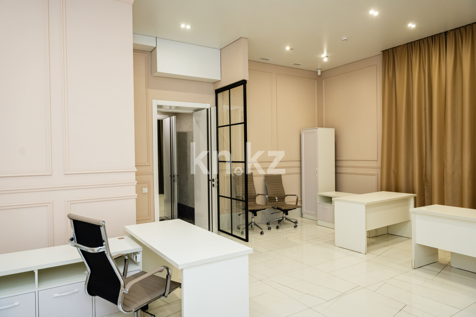 Продажа , 300 м², ул. Муканова, дом  53 - Продажа офисных и торговых помещений в Караганде фото 20 из 34