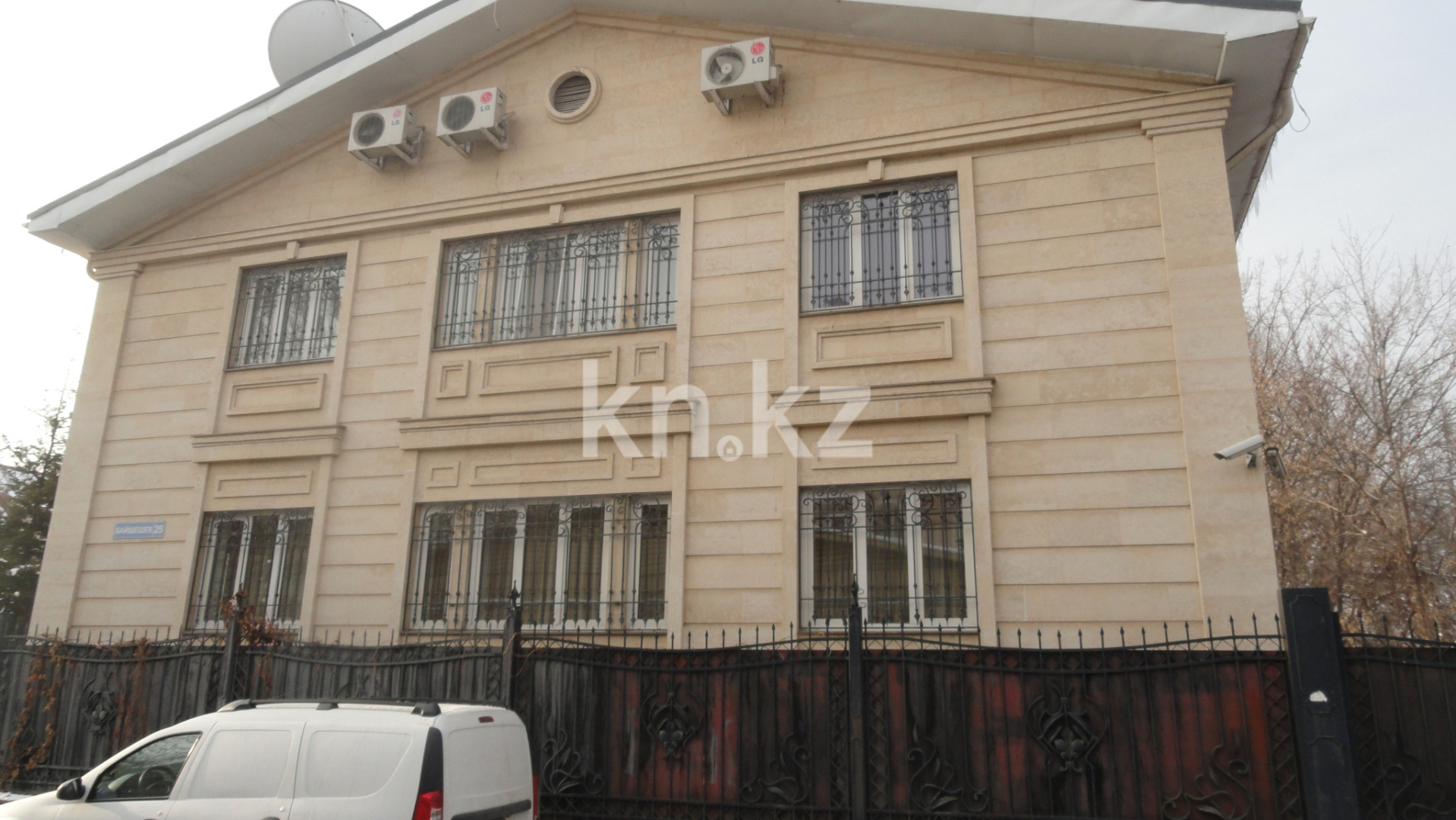 Продажа 8-комнатного дома, 384 м² - Продажа домов, коттеджей в Алматы фото 2 из 9