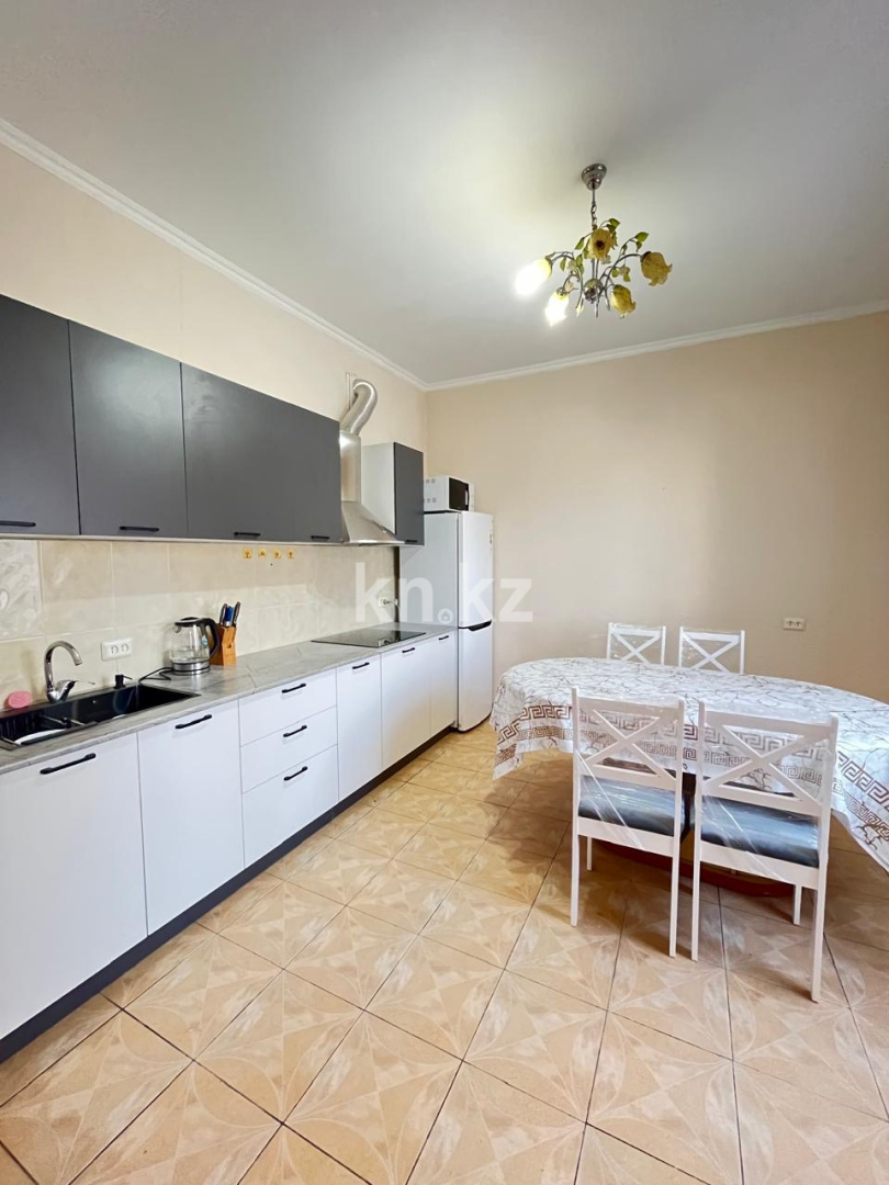 Аренда 3-комнатной квартиры, 120 м², ул. Кунаева, дом  35 - Аренда квартир помесячно в Астане фото 1 из 17