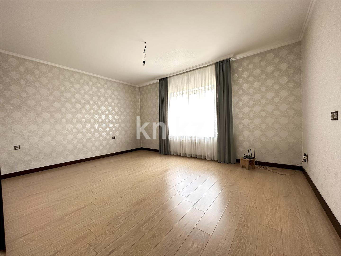 Продажа 6-комнатного дома, 400.7 м², ул. Жанибекова - Продажа домов, коттеджей в Караганде фото 1 из 52