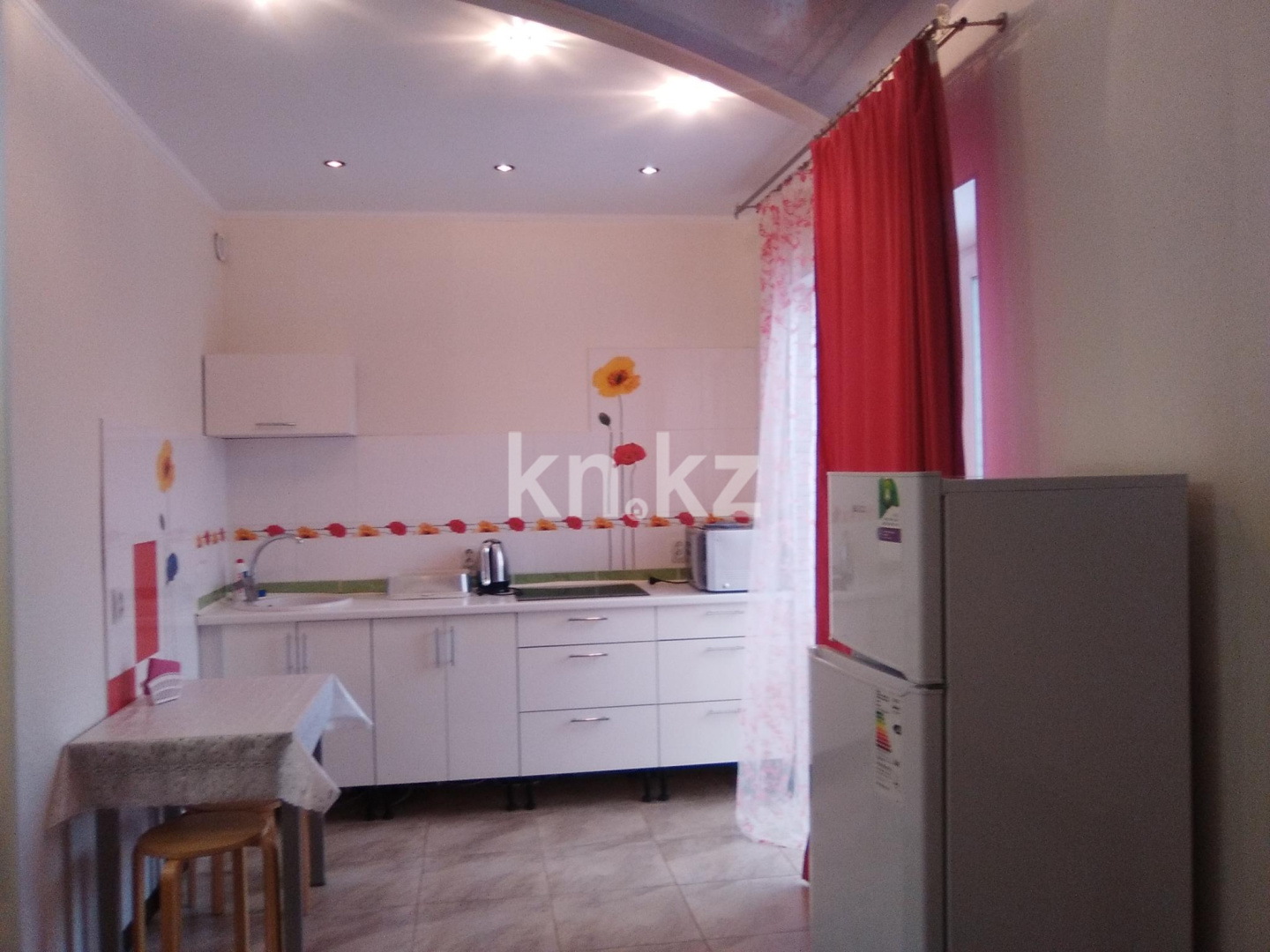 Аренда 1-комнатной квартиры посуточно, 45 м², ул. Победы, дом  105 - Аренда жилой и коммерческой недвижимости в Уральске фото 8 из 14