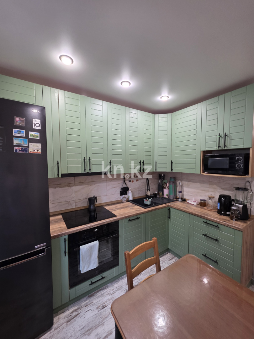 Продажа 4-комнатной квартиры, 76 м², мкр. Орбита-1, дом  11 - Продажа  четырехкомнатных квартир в Караганде фото 1 из 15