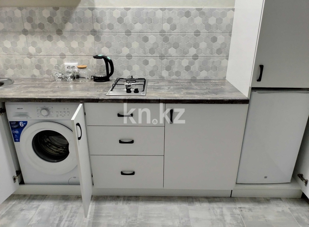 Аренда 1-комнатной квартиры посуточно, 40 м², ул. Сатпаева, дом  90 - В самом центре города - Аренда жилой и коммерческой недвижимости в Алматы фото 2 из 3