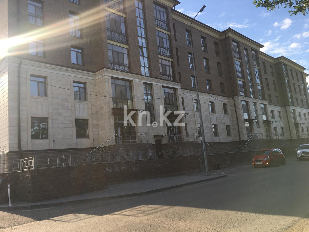 Продажа 3-комнатной квартиры, 112 м², ул. Жанибекова - Продажа  трехкомнатных квартир в новостройках Караганды фото 1 из 14