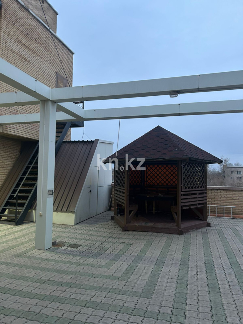 Продажа 3-комнатной квартиры, 135.4 м², ул. Аманжолова в Караганде - фото 19