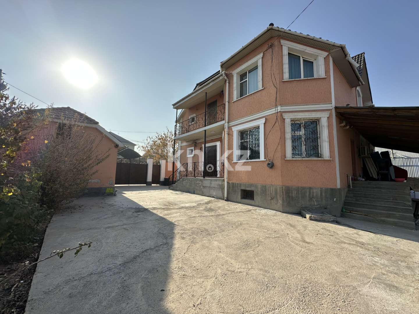 Продажа дома, 395 м², Курасбек Тыныбекова, дом  17 - Продажа квартир в Шымкенте фото 1 из 28