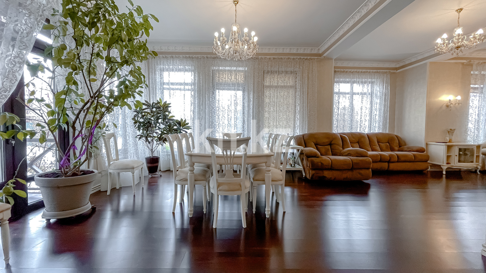 Аренда 6-комнатного дома, 380 м² - Аренда недвижимости в Алматы фото 2 из 19