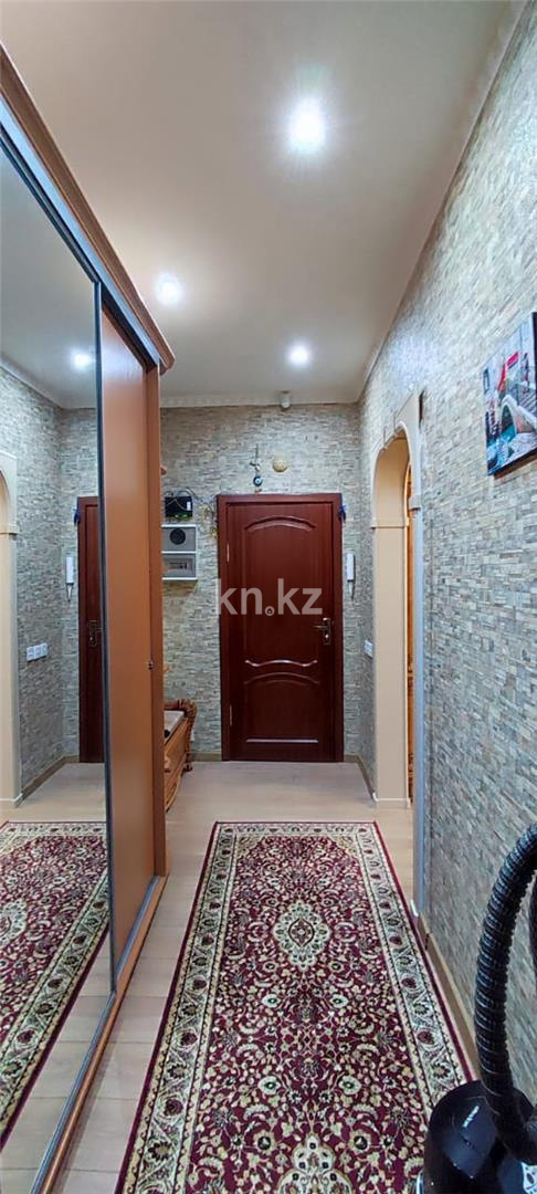 Продажа 3-комнатной квартиры, 68 м², пр. Бухар-жырау, дом  28 в Караганде - фото 14