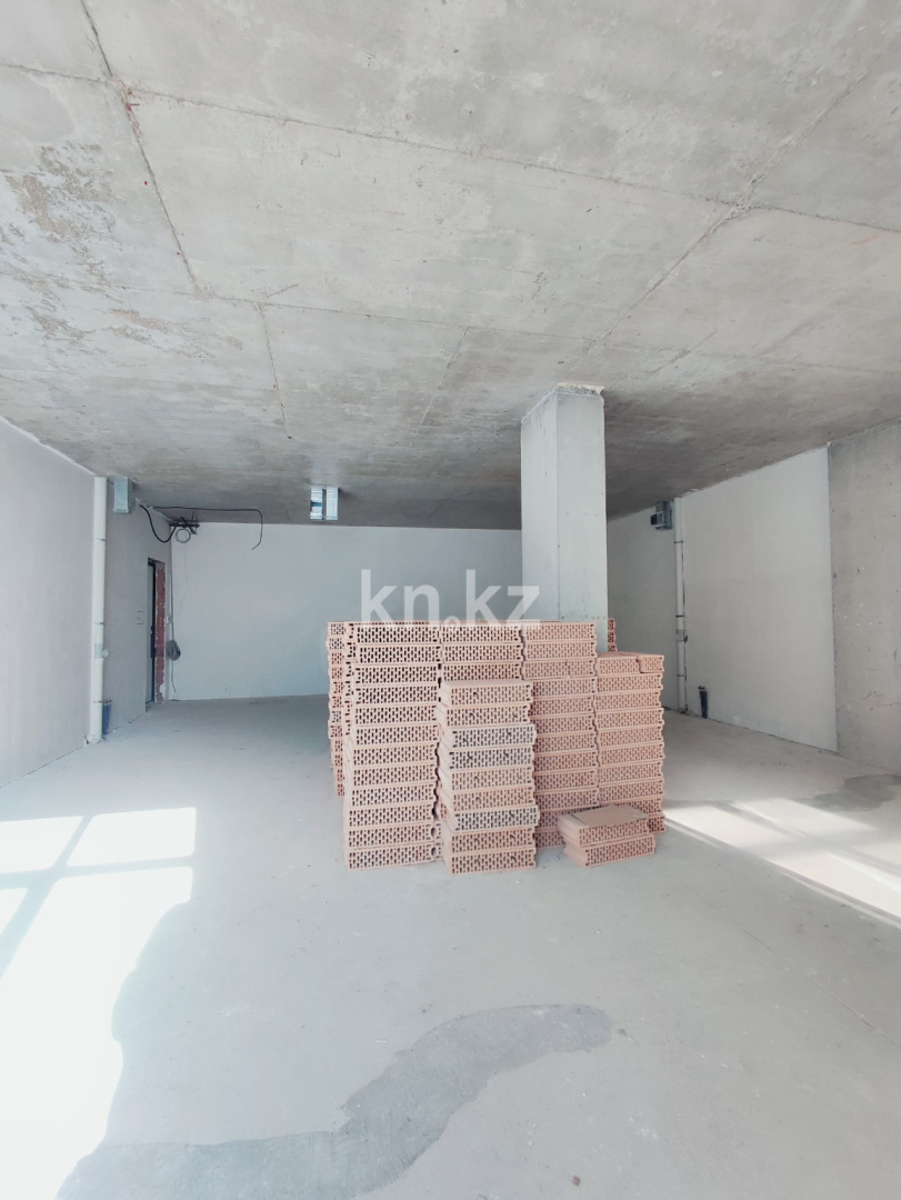 Продажа 3-комнатной квартиры, 92 м², ул. Аманжолова, дом  100 в Караганде - фото 11