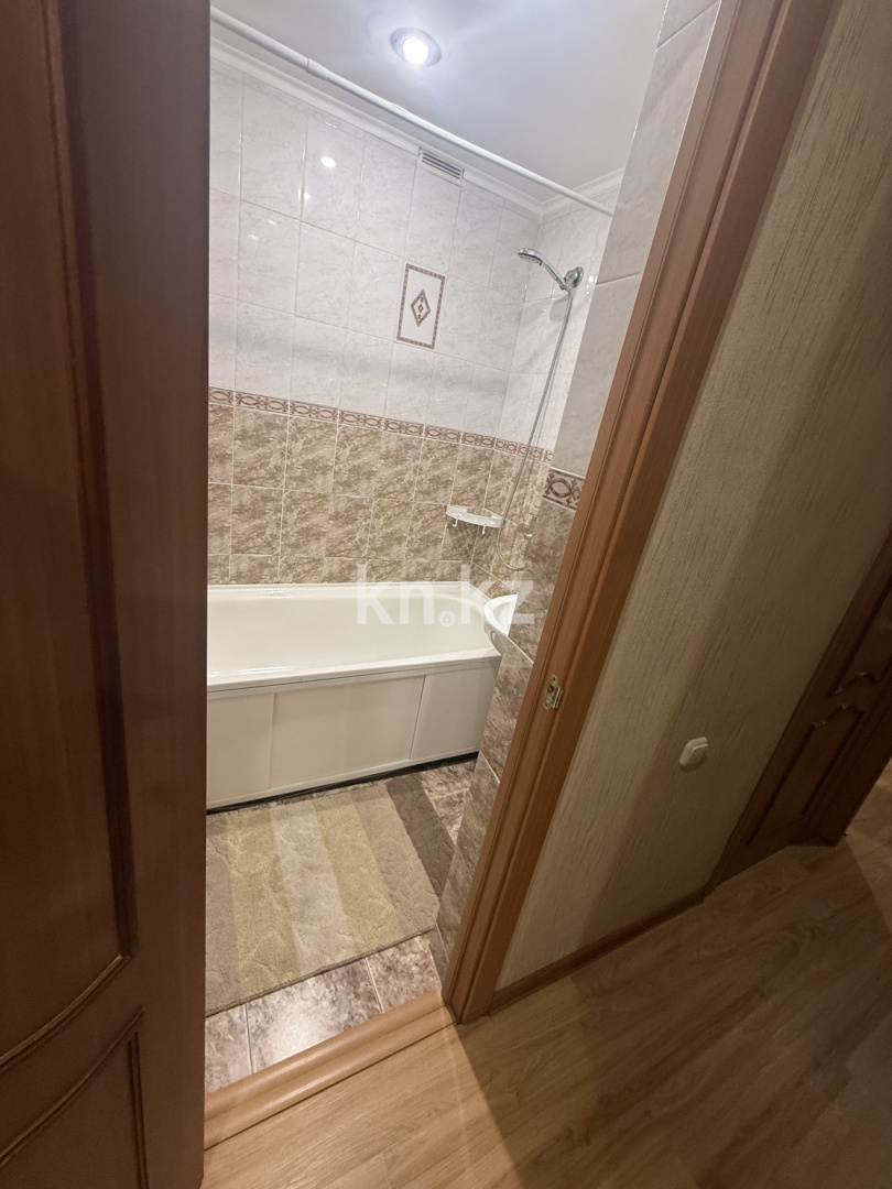 Продажа 3-комнатной квартиры, 63 м², ул. Аманжолова, дом  7 - Продажа квартир в Караганде фото 7 из 20