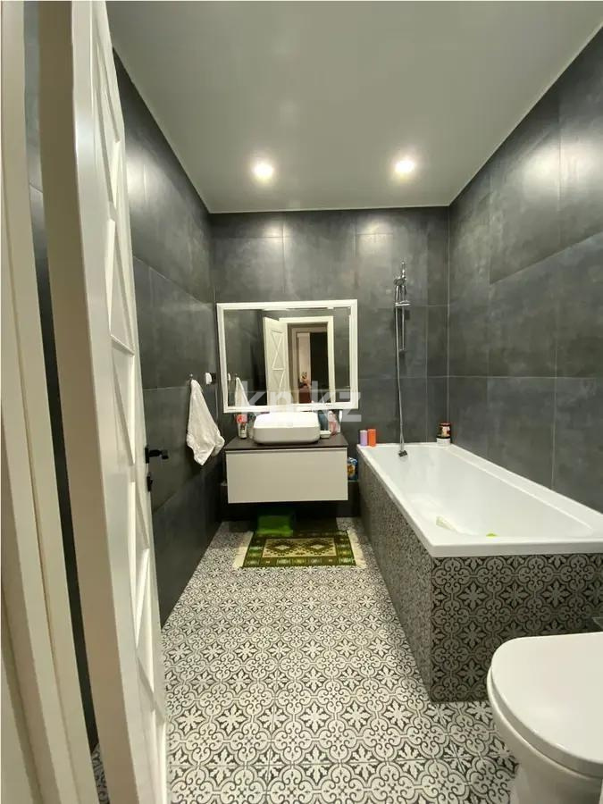 Продажа 3-комнатной квартиры, 95 м², мкр-н Аксай-5, дом  25 в Алматы - фото 4