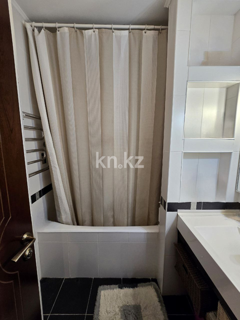 Продажа 4-комнатной квартиры, 80 м², ул. Жандосова - Продажа квартир в Алматы фото 18 из 22