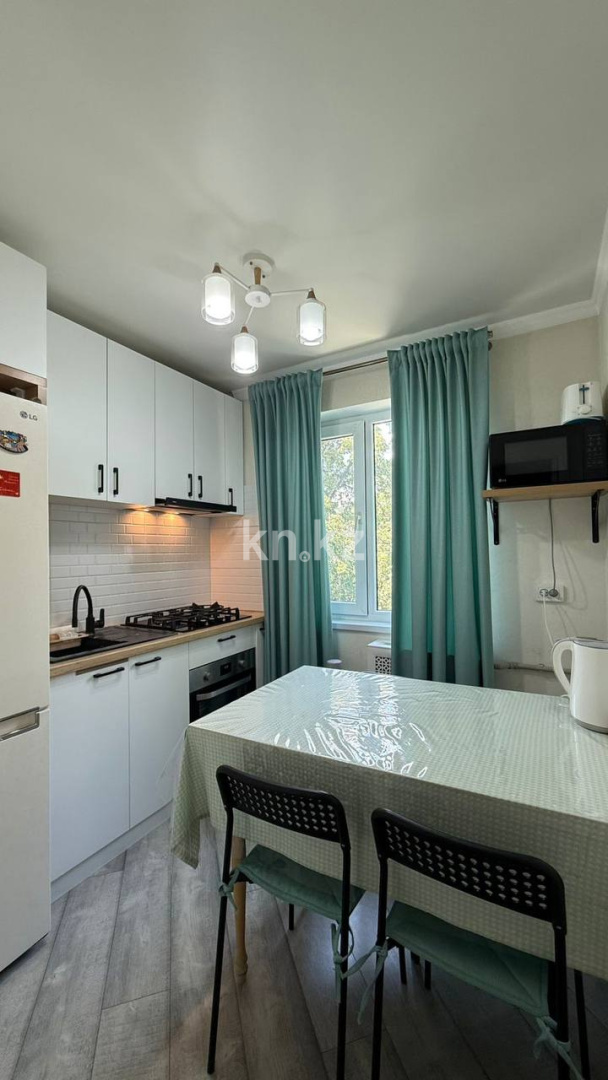 Продажа 3-комнатной квартиры, 58 м², мкр-н 10 - Продажа  двухкомнатных, трехкомнатных квартир в Алматы фото 1 из 14