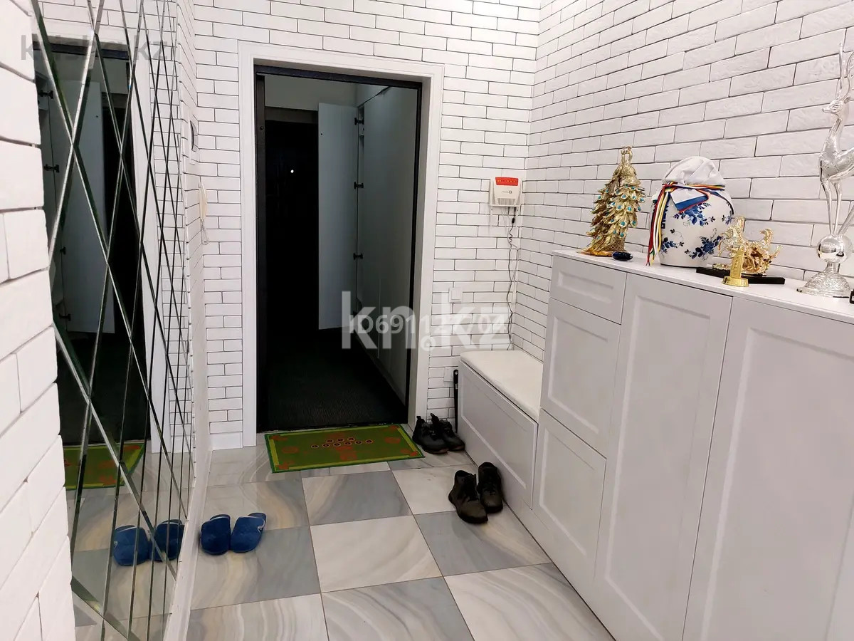 Продажа 3-комнатной квартиры, 113 м², мкр. Степной-2, дом  2/4 в Караганде - фото 2