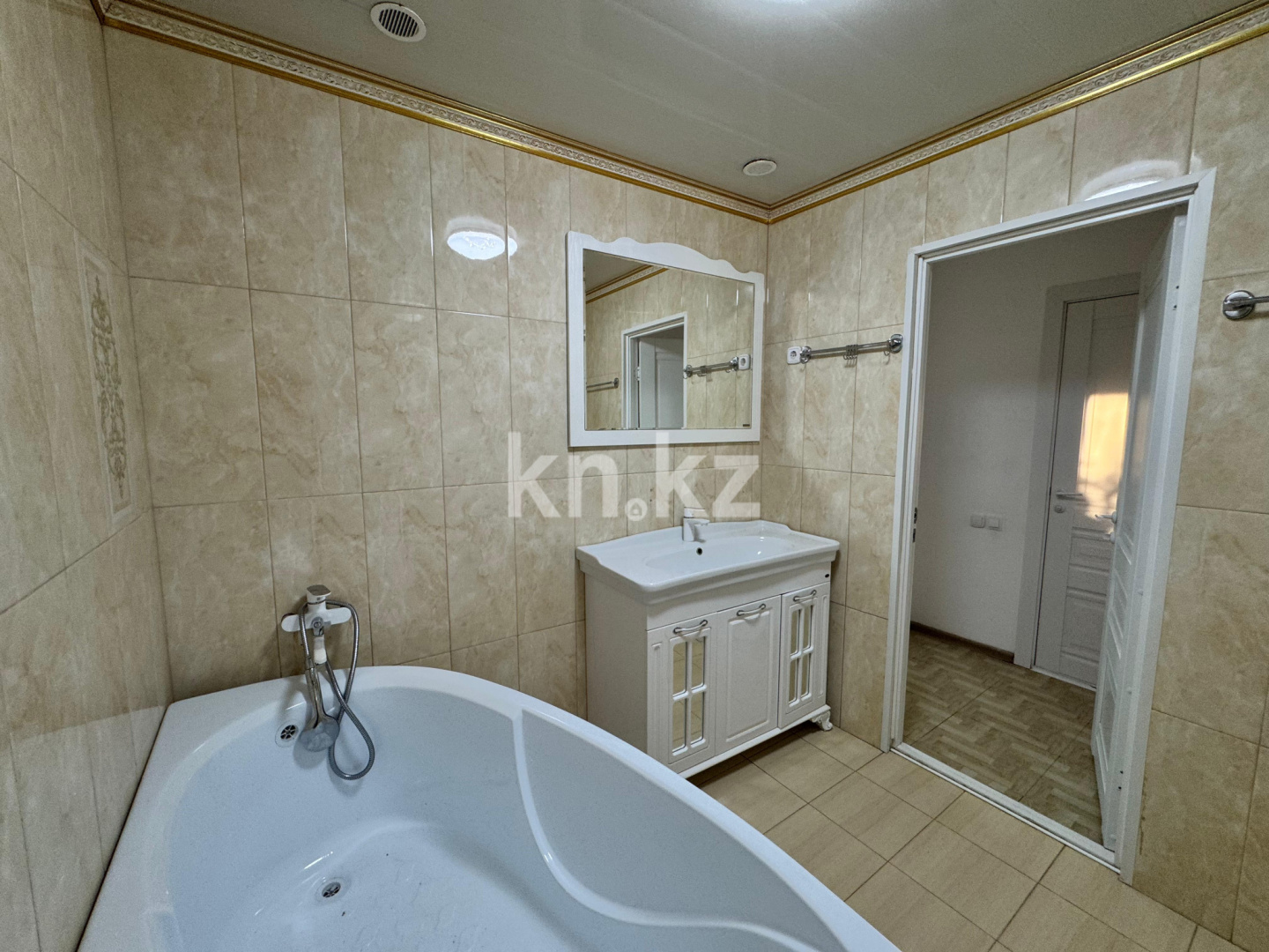 Продажа 6-комнатного дома, 343 м², ул. Карибжанова - Продажа домов, коттеджей в Караганде фото 18 из 36