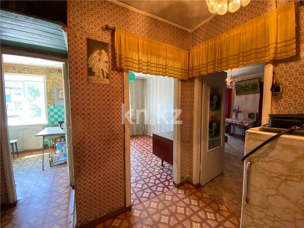 Продажа 4-комнатной квартиры, 60 м², мкр-н 21, дом  10 - Продажа  четырехкомнатных квартир в Караганде фото 8 из 11