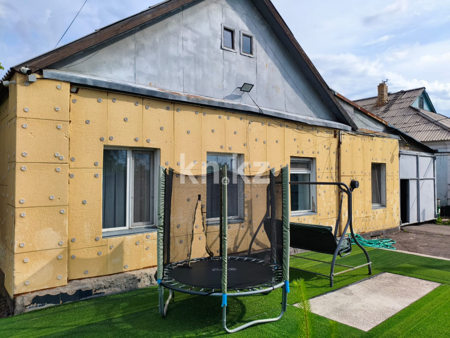 Продажа 4-комнатного дома, 112 м², пер. Кольцевой, дом  2 - Продажа домов и коттеджей в Караганде без посредников фото 1 из 37
