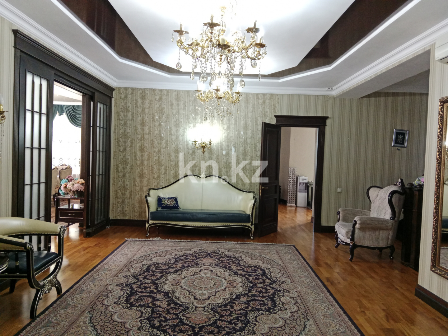 Продажа 8-комнатного дома, 463 м², ул. Коктем - Продажа домов и коттеджей в Алматы фото 1 из 15