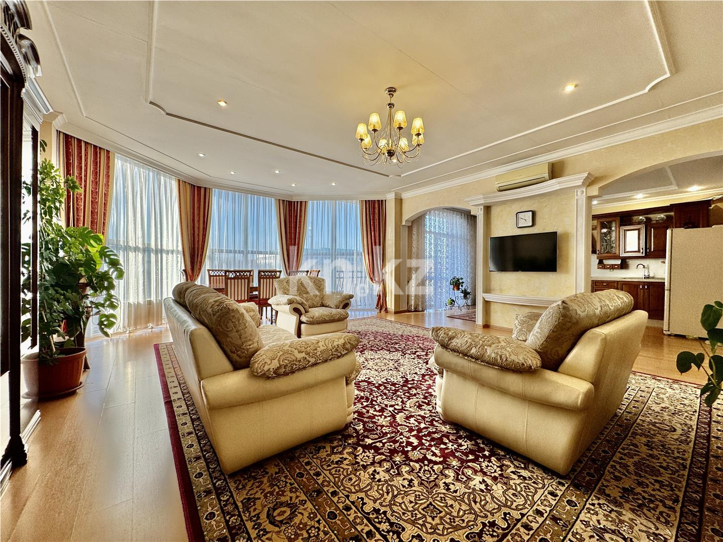 Продажа 3-комнатной квартиры, 132 м², ул. Абая, дом  5 - Продажа  трехкомнатных квартир в Караганде фото 1 из 38