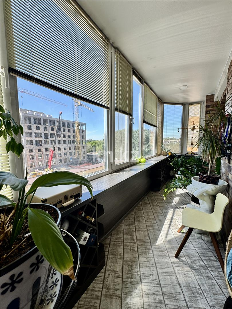 Продажа 3-комнатной квартиры, 160 м², ул. Аманжолова, дом  41 - Продажа  трехкомнатных квартир в Караганде с фото фото 8 из 52