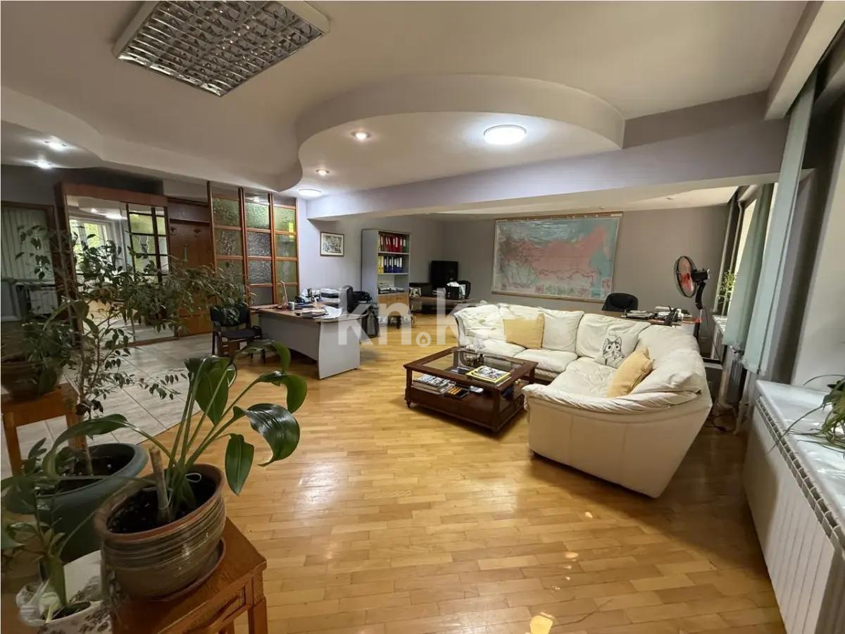 Продажа 4-комнатной квартиры, 150 м², ул. Кунаева, дом  162 - Продажа квартир в Казахстане фото 1 из 8