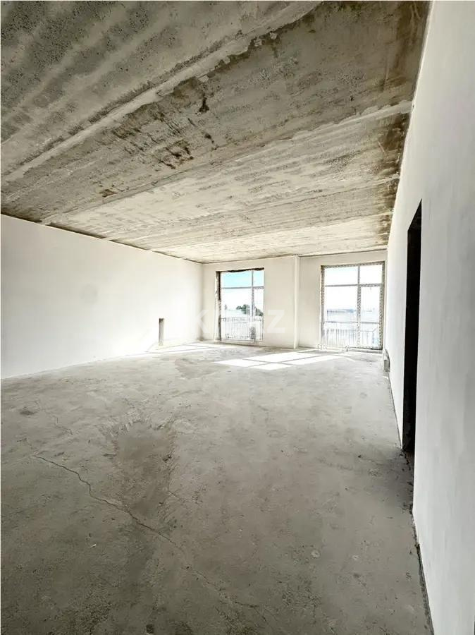 Продажа 4-комнатной квартиры, 130 м² - Продажа четырехкомнатных квартир в кирпичном доме в Караганде фото 1 из 3