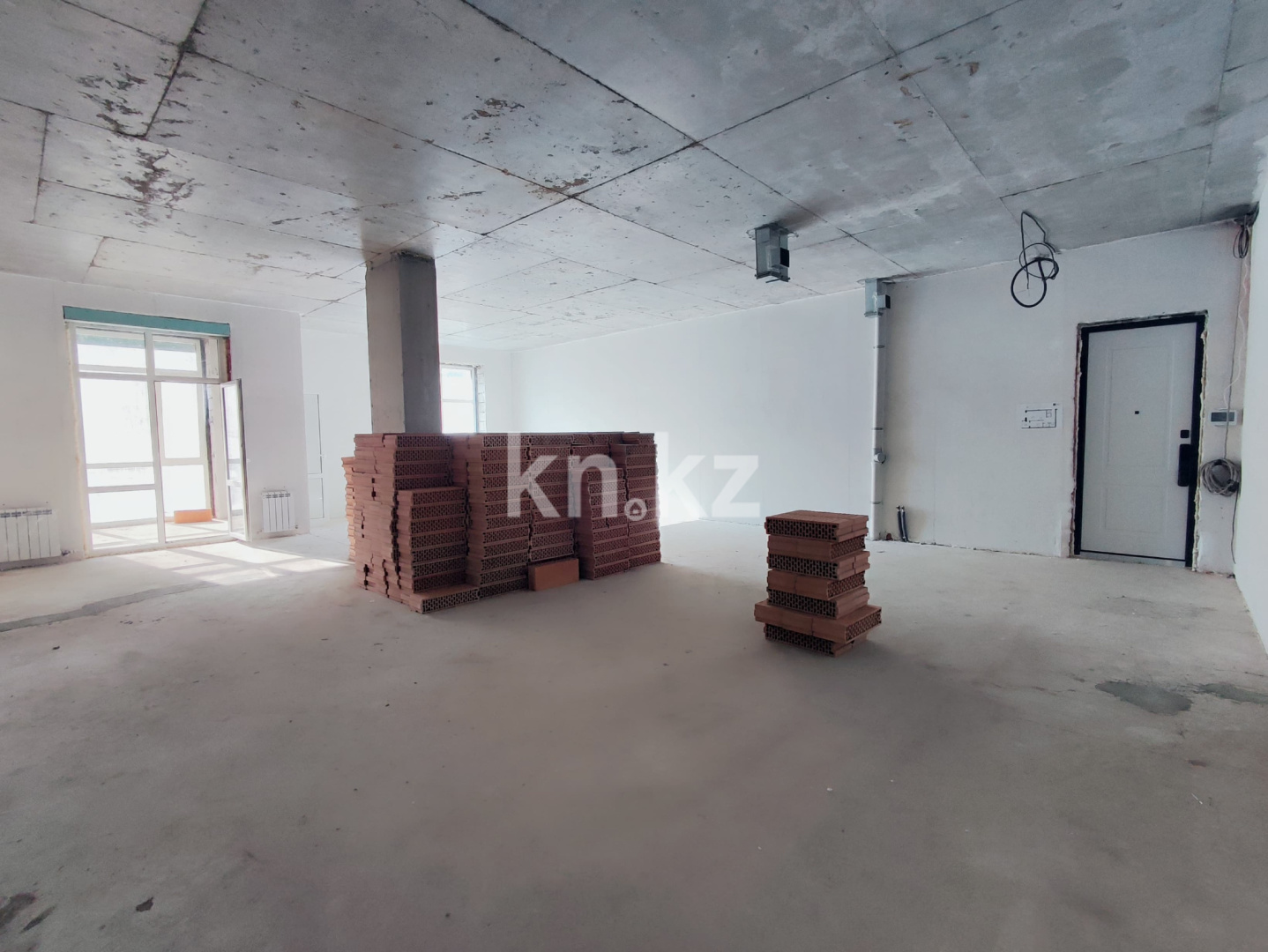 Продажа 3-комнатной квартиры, 92 м², ул. Аманжолова, дом  100 в Караганде - фото 8