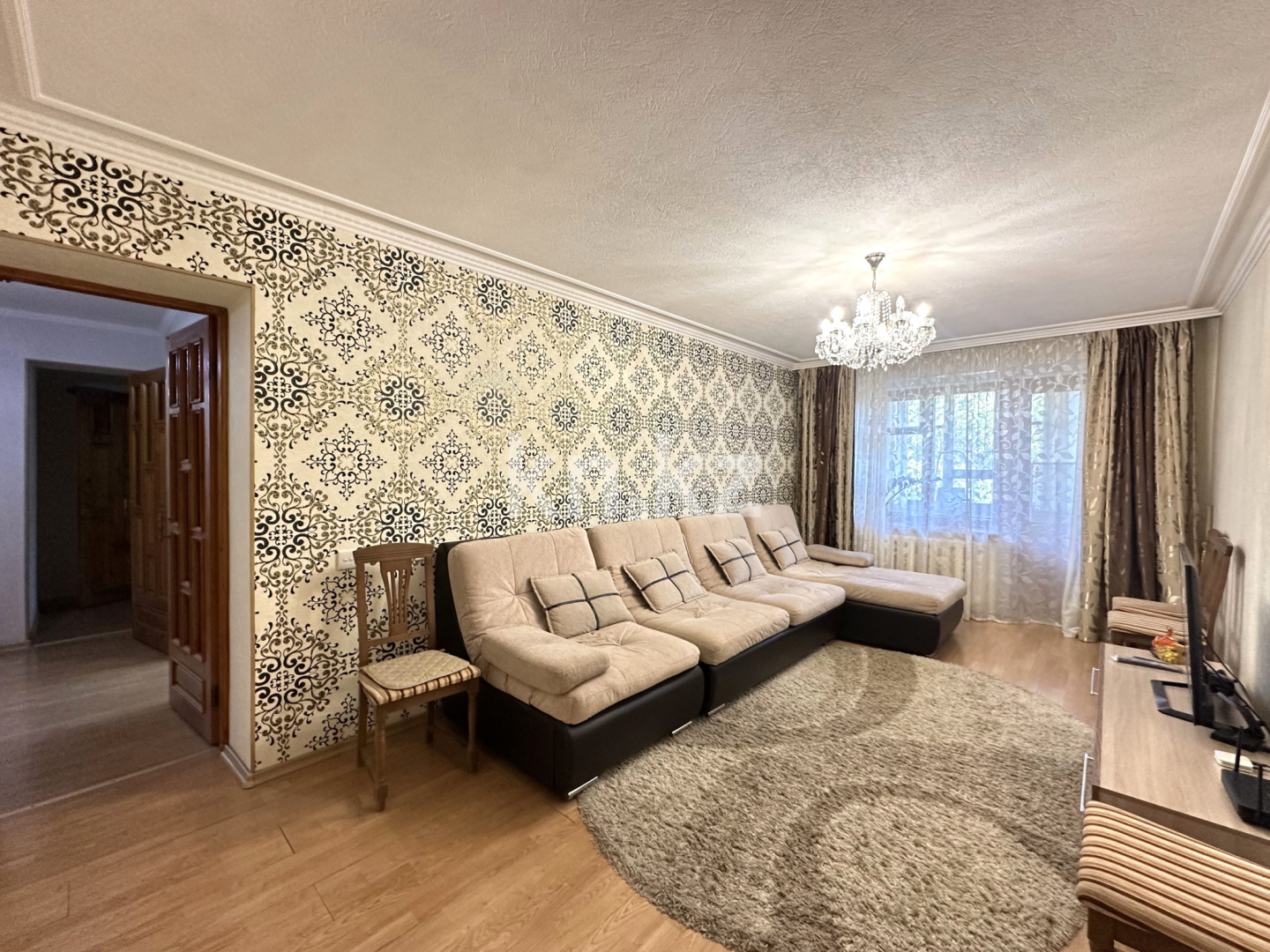 Продажа 5-комнатной квартиры, 101.4 м² - Продажа пятикомнатных и более квартир в кирпичном доме в Караганде фото 1 из 39