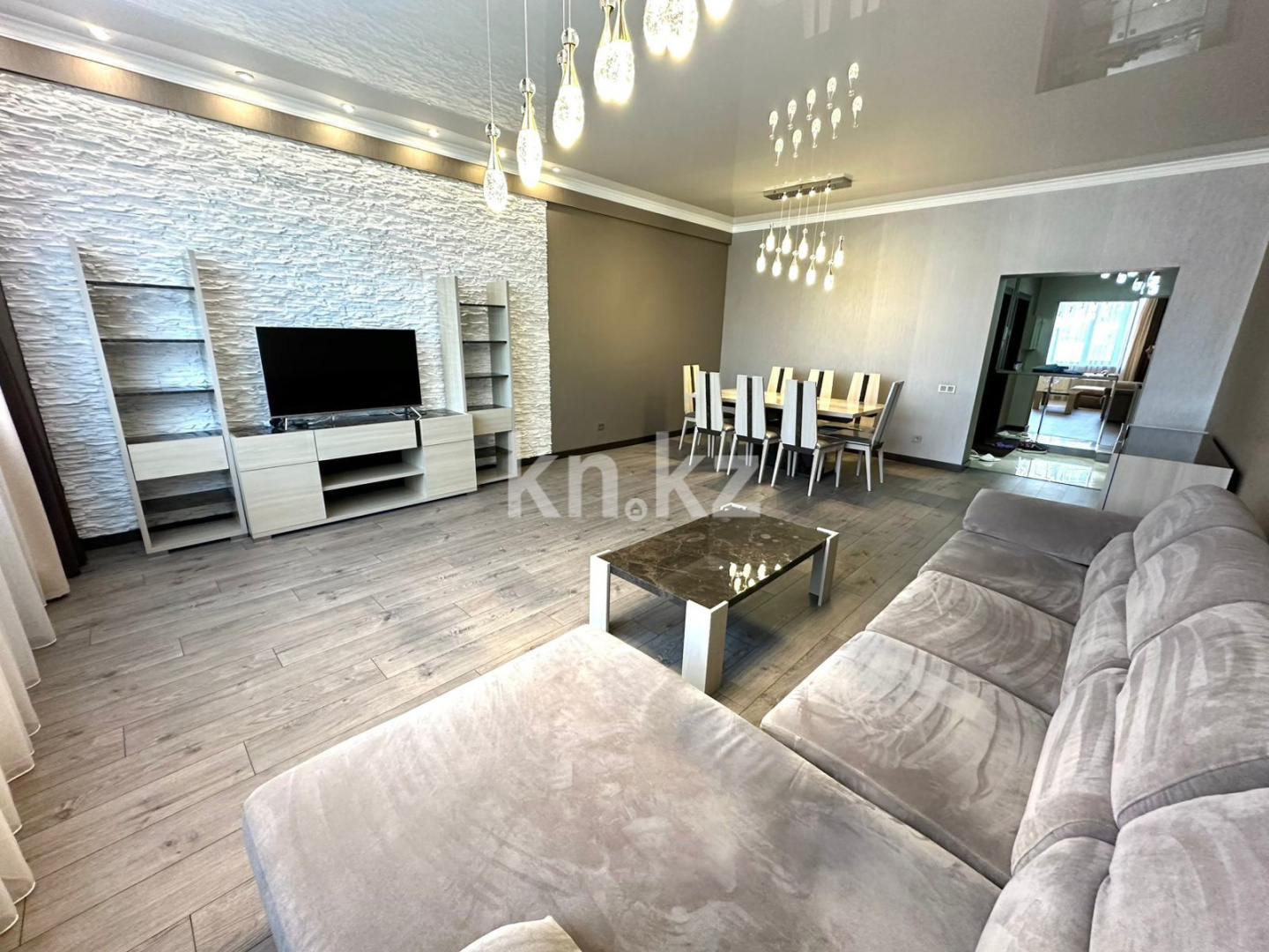Аренда 3-комнатной квартиры, 130 м², пр. Аль-Фараби, дом  21 - Аренда жилой и коммерческой недвижимости в Казахстане фото 1 из 14