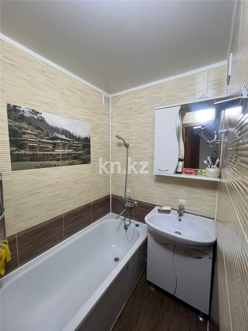 Продажа 3-комнатной квартиры, 62 м², пр. Республики, дом  28 - Продажа  трехкомнатных квартир в Караганде фото 10 из 17