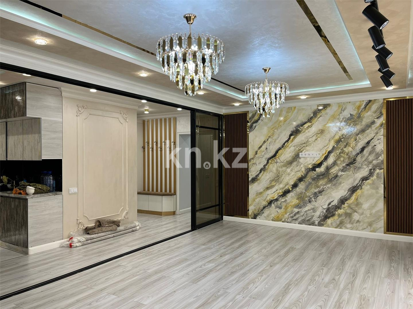 Продажа 4-комнатной квартиры, 106 м², ул. Дюсембекова - Продажа  четырехкомнатных квартир в Караганде фото 1 из 22