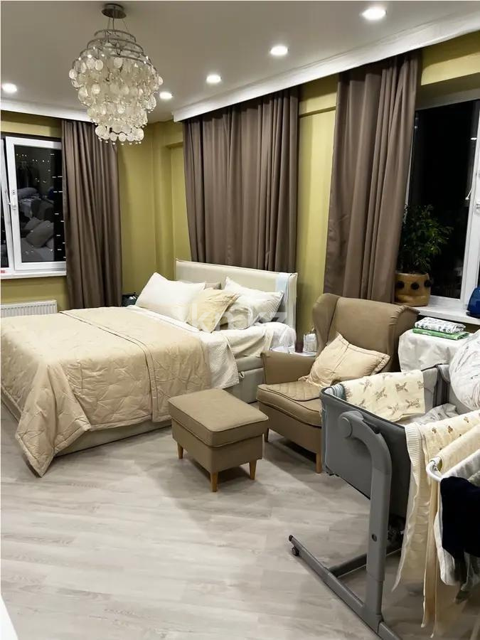 Продажа 2-комнатной квартиры, 70 м², ул. Нахимова, дом  51/2 в Алматы - фото 2