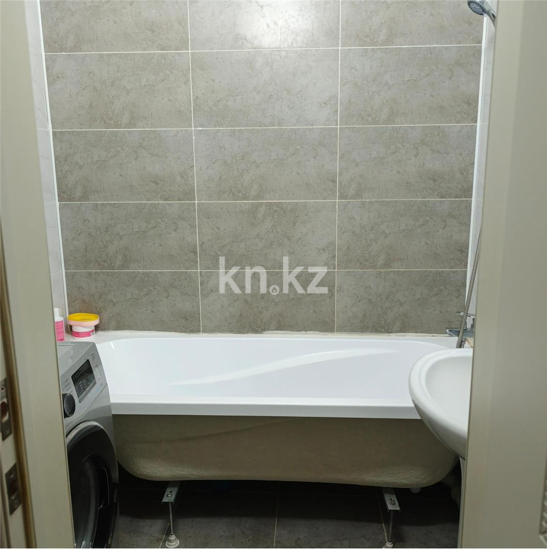 Продажа 3-комнатной квартиры, 64 м², мкр-н Орбита-1 - Продажа квартир в Караганде фото 8 из 11