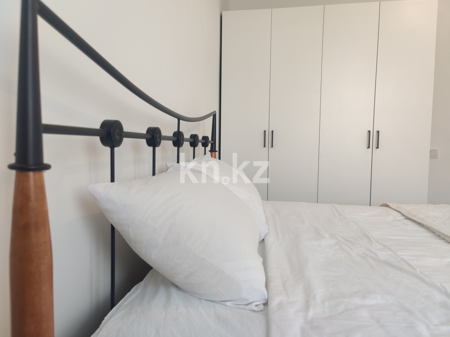 Аренда 1-комнатной квартиры посуточно, 40 м², ул. Сатпаева, дом  90/62 - ул. Туркебаева - Аренда  однокомнатных квартир посуточно в Алматы без посредников фото 1 из 5