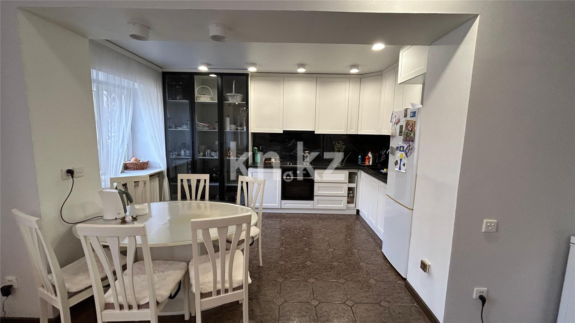 Продажа 4-комнатной квартиры, 137 м², ул. Алиханова - Продажа  четырехкомнатных квартир в Караганде фото 9 из 23