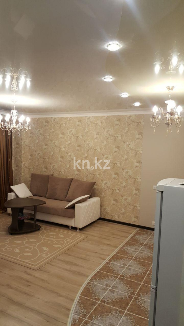 Аренда 2-комнатной квартиры посуточно, 50 м², пр. Республики, дом  42 - Аренда  двухкомнатных квартир посуточно в Караганде фото 1 из 12