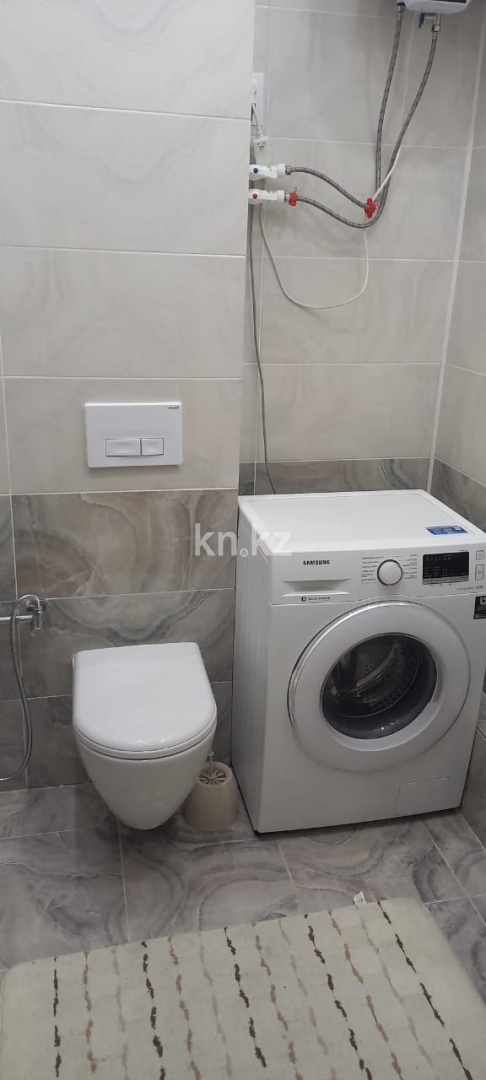 Продажа 3-комнатной квартиры, 81 м², ул. Муканова, дом  43/21 в Караганде - фото 29