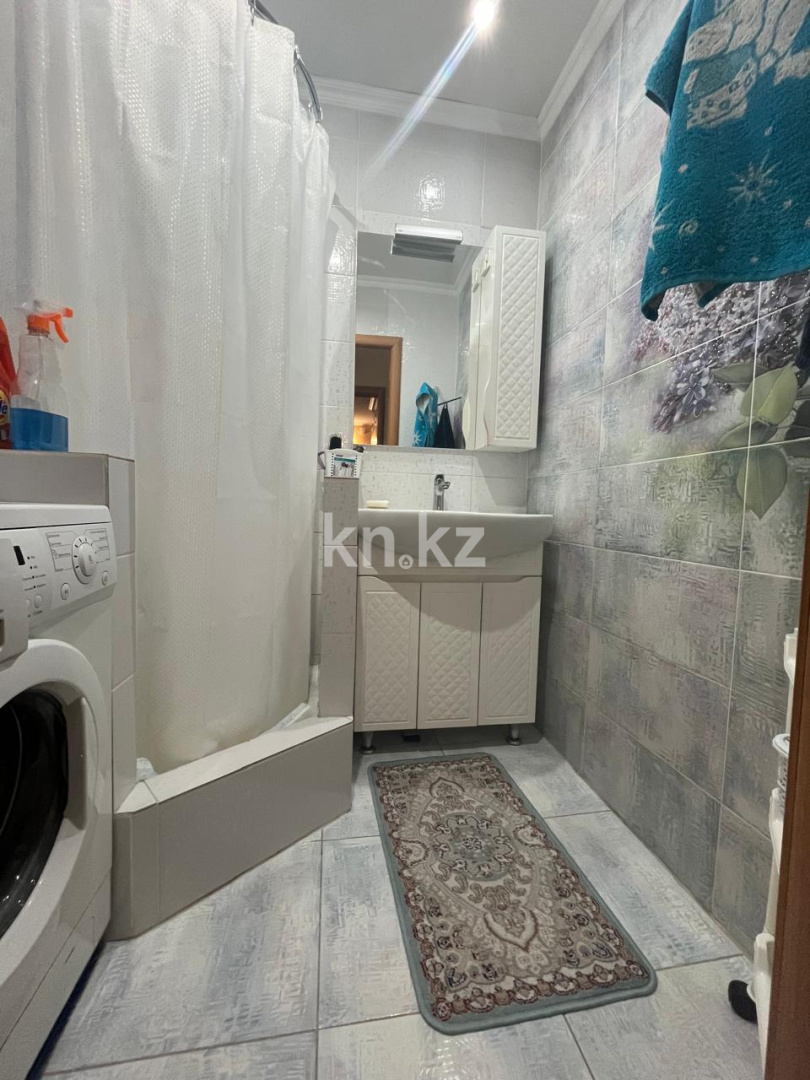 Продажа 3-комнатной квартиры, 65 м², пр. Республики, дом  30/2 в Караганде - фото 6