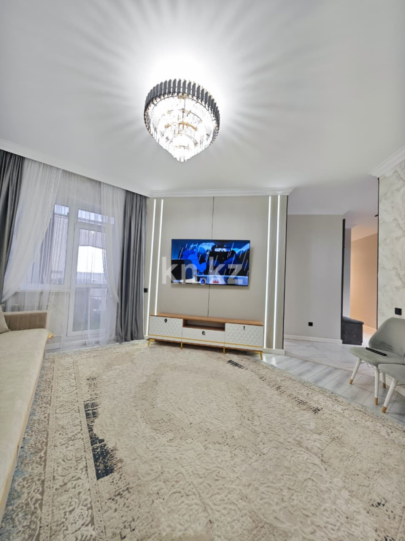 Продажа 4-комнатной квартиры, 90 м², ул. Дюсембекова, дом  44/2 - Продажа квартир в Караганде фото 1 из 20