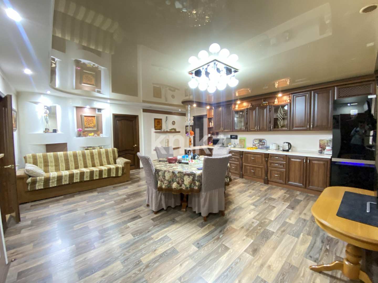 Продажа 5-комнатного дома, 214 м², ул. Четская в Караганде - фото 33