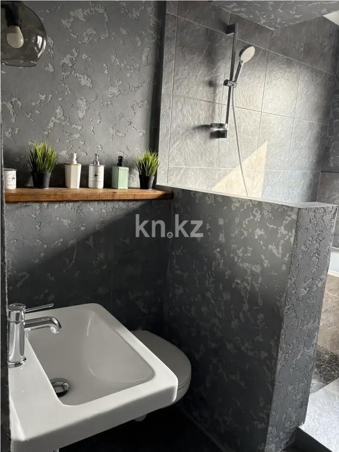 Продажа 3-комнатной квартиры, 100 м², ул. Казыбек би, дом  53 в Алматы - фото 3