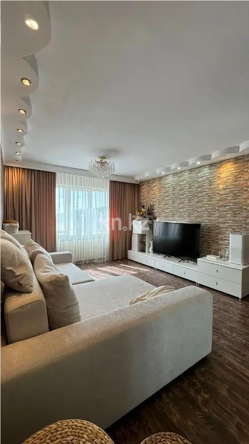 Продажа 4-комнатной квартиры, 100 м², пр. Богенбай батыра, дом  30 - Продажа  четырехкомнатных квартир в Астане фото 1 из 4