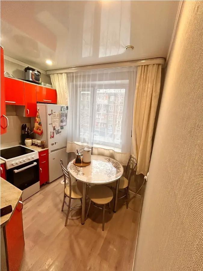 Продажа 3-комнатной квартиры, 47 м², 13 мкр., дом  8 в Караганде - фото 4